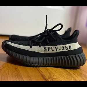 AUTH. YEEZY BOOST OREOS SIZE 4